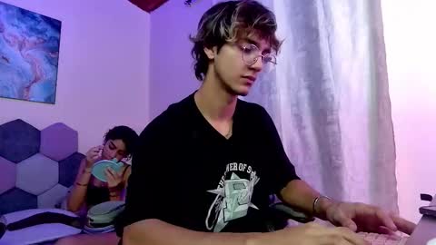 Snapshot of 2006_tgn chatting on 09-19-25, 12:06 2006_tgn online show from 09-19-25, 12:06