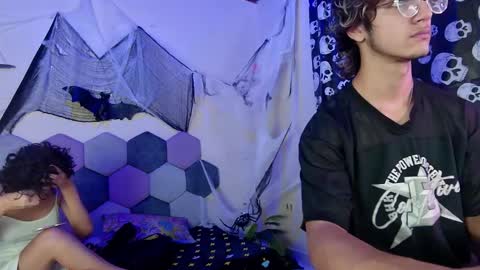 Snapshot of 2006_tgn chatting on 10-31-25, 12:06 2006_tgn online show from 10-31-25, 12:06