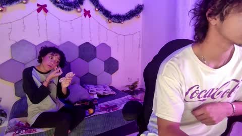 Snapshot of 2006_tgn chatting on 11-28-25, 12:08 2006_tgn online show from 11-28-25, 12:08