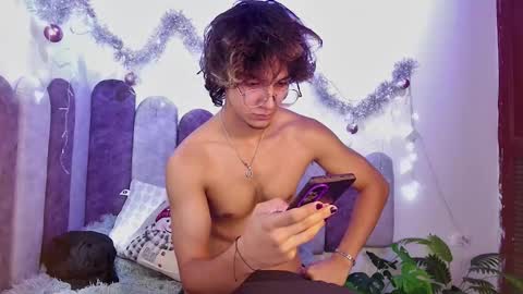 Snapshot of 2006_tgn chatting on 11-30-25, 06:01 2006_tgn online show from 11-30-25, 06:01