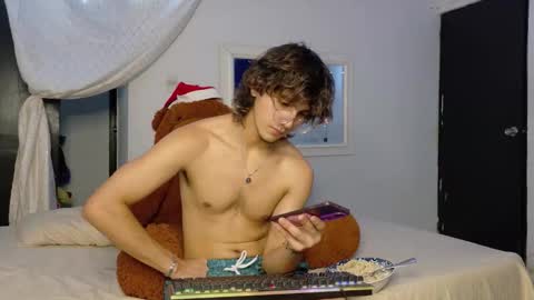 Snapshot of 2006_tgn chatting on 12-18-25, 11:44 2006_tgn online show from 12-18-25, 11:44