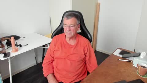 Henk online show from 12-19-24, 01:18