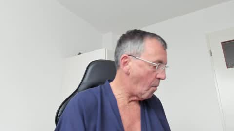 Henk online show from 01-20-25, 01:42