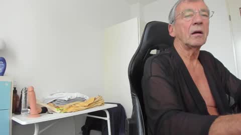 Henk online show from 10-18-25, 02:18