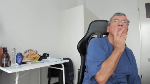 Henk online show from 11-25-25, 02:06