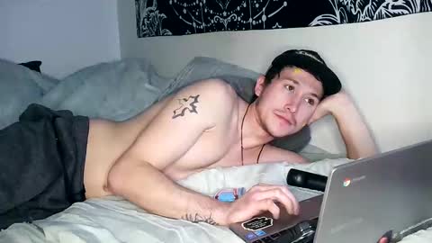 Snapshot of 21yearsy0ung9icheshung chatting on 02-28-25, 01:37 AlecurClit online show from 02-28-25, 01:37