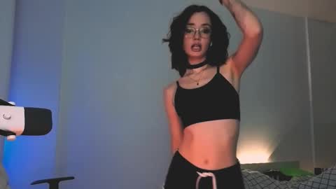 Snapshot of 2b_ chatting on 01-08-26, 04:04 Sasha weekend from 14 to 27 November online show from 01-08-26, 04:04