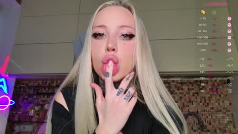 Snapshot of 2badforyou chatting on 12-18-25, 11:49 30 NOV online show from 12-18-25, 11:49