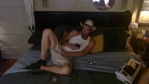 Snapshot of 2hungrichards23 chatting on 09-17-25, 02:02 2hungrichards23 online show from 09-17-25, 02:02