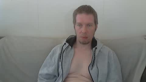 Snapshot of 2small4you83 chatting on 04-27-26, 04:05 2small4you83 online show from 04-27-26, 04:05