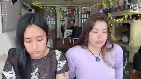 Snapshot of 2summerlove2 chatting on 06-30-26, 07:15 Dalilah and Tarah online show from 06-30-26, 07:15