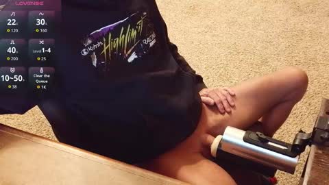 Snapshot of 2tiredoftoys chatting on 11-25-25, 03:39 2tiredoftoys online show from 11-25-25, 03:39