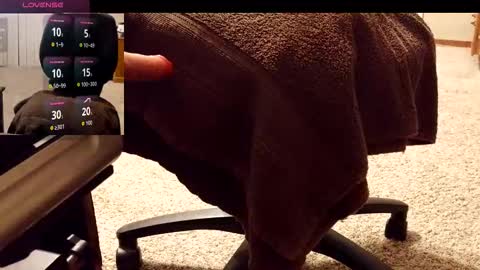 Snapshot of 2tiredoftoys chatting on 12-16-25, 02:38 2tiredoftoys online show from 12-16-25, 02:38