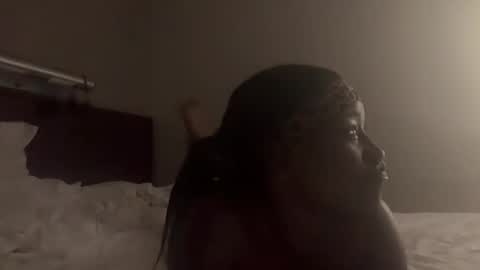 GamerBaddieLux online show from 11-12-25, 07:42