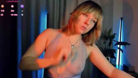 Snapshot of 5_in_one chatting on 12-22-25, 05:37 Sunshine online show from 12-22-25, 05:37