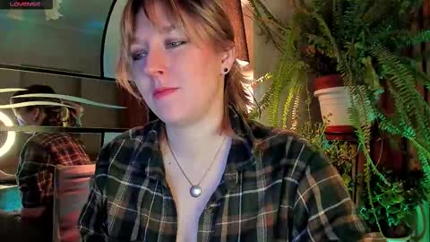 Snapshot of 5_in_one chatting on 01-08-26, 04:37 Sunshine online show from 01-08-26, 04:37