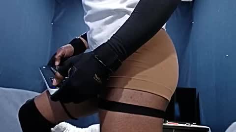 Snapshot of 5hbk chatting on 11-12-25, 11:10 Tettaz GetitJusy4ya online show from 11-12-25, 11:10