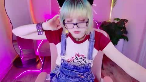 Snapshot of 666_marshmallow chatting on 06-24-26, 05:06 Marsi online show from 06-24-26, 05:06