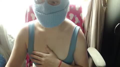 Snapshot of 666maskgirl chatting on 05-11-26, 05:10 SHANNON online show from 05-11-26, 05:10