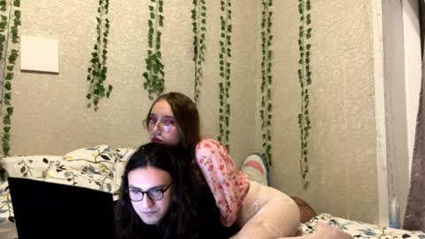 Snapshot of 6hei6not chatting on 12-03-25, 03:32 6hei6not online show from 12-03-25, 03:32