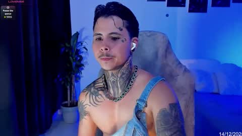 Snapshot of 777_stefantransmen chatting on 12-15-25, 02:38 Stefan online show from 12-15-25, 02:38