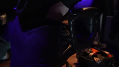 Snapshot of 7fivecedge chatting on 12-15-25, 04:17 7fivecedge online show from 12-15-25, 04:17