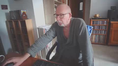  Papi  online show from 10-14-25, 07:20