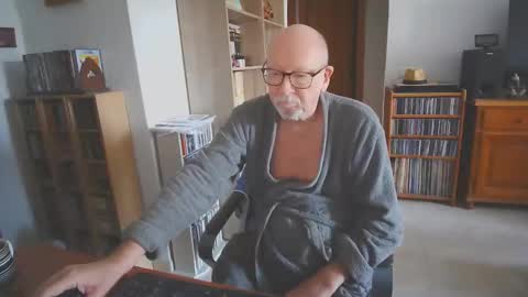  Papi  online show from 10-18-25, 08:26