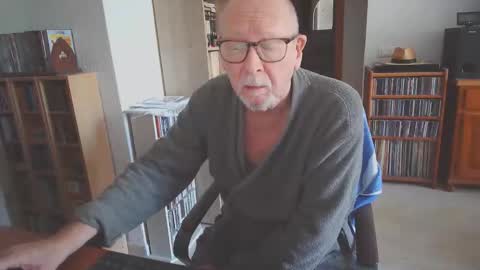  Papi  online show from 10-20-25, 09:10