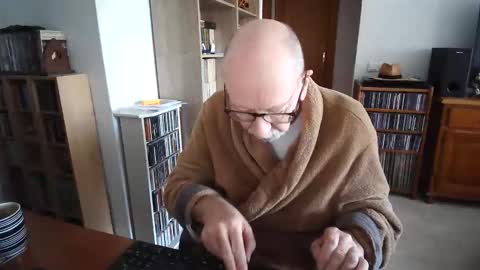 Snapshot of 7thsojourn chatting on 12-19-25, 10:11 Papi online show from 12-19-25, 10:11