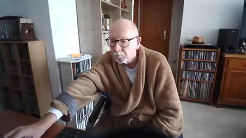 Snapshot of 7thsojourn chatting on 12-21-25, 11:17 Papi online show from 12-21-25, 11:17