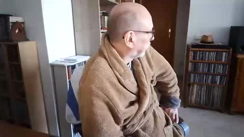 Snapshot of 7thsojourn chatting on 01-09-26, 11:13 Papi online show from 01-09-26, 11:13