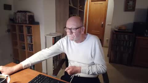 Snapshot of 7thsojourn chatting on 03-09-26, 06:34 Papi online show from 03-09-26, 06:34