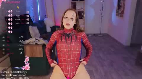 Snapshot of 819sunflowerinahat2016 chatting on 10-31-25, 11:22 Cornelia and Dante online show from 10-31-25, 11:22