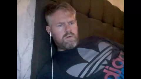 Snapshot of 81jonnyx chatting on 12-27-24, 04:43 81jonnyx online show from 12-27-24, 04:43