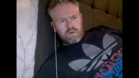 Snapshot of 81jonnyx chatting on 12-28-24, 02:53 81jonnyx online show from 12-28-24, 02:53