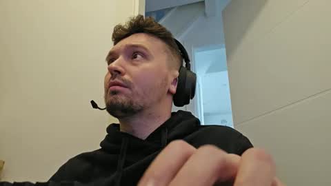 Snapshot of 8inchdude93 chatting on 09-16-25, 09:43 8inchdude93 online show from 09-16-25, 09:43