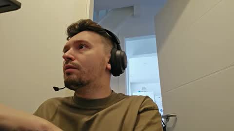 Snapshot of 8inchdude93 chatting on 09-18-25, 08:05 8inchdude93 online show from 09-18-25, 08:05