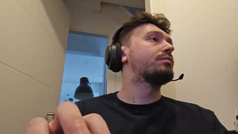 8inchdude93 online show from 04-16-26, 09:32