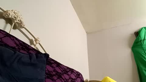 Snapshot of 8intenn chatting on 02-25-26, 12:59 8intenn online show from 02-25-26, 12:59