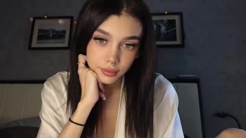 Snapshot of 9west chatting on 11-19-25, 12:05 KARINA online show from 11-19-25, 12:05