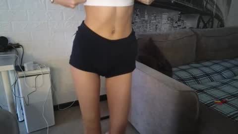 Snapshot of 9west chatting on 12-14-25, 10:20 KARINA online show from 12-14-25, 10:20