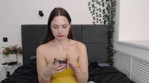 EMILY AND  MARCUS online show from 09-11-25, 06:19