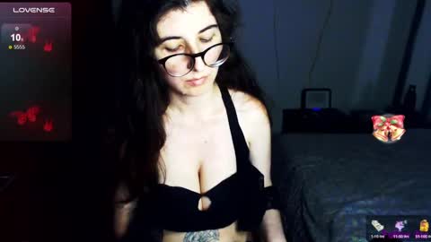 Snapshot of _a_r_y_ chatting on 12-15-24, 08:04 ARY online show from 12-15-24, 08:04