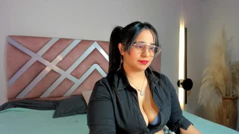 Snapshot of _adahara_queen_ chatting on 10-29-25, 04:48 Adahara online show from 10-29-25, 04:48