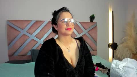 Snapshot of _adahara_queen_ chatting on 10-30-25, 04:36 Adahara online show from 10-30-25, 04:36