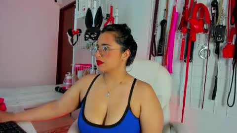 Snapshot of _adahara_queen_ chatting on 11-19-25, 04:01 Adahara online show from 11-19-25, 04:01