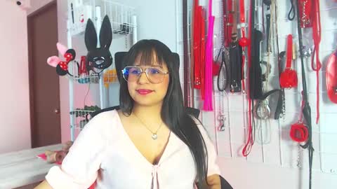 Snapshot of _adahara_queen_ chatting on 11-26-25, 04:02 Adahara online show from 11-26-25, 04:02