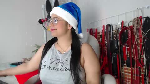 Snapshot of _adahara_queen_ chatting on 12-14-25, 04:07 Adahara online show from 12-14-25, 04:07