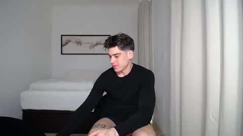 Snapshot of _aesthetic chatting on 05-15-26, 02:13 _aesthetic online show from 05-15-26, 02:13